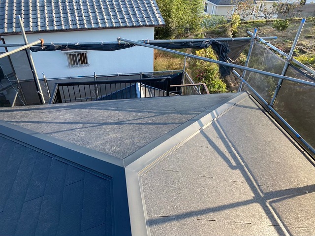 カラーベスト設置棟板金設置後